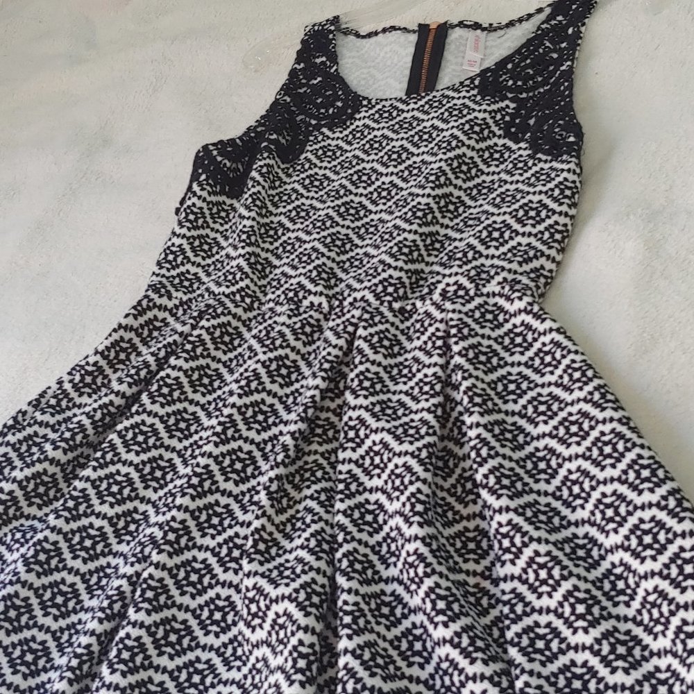 Black & white sleeveless dress, size Medium